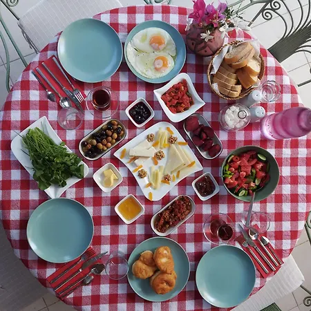 Eolos House Cunda Bed & Breakfast 3*