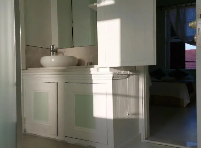 Eolos House Cunda Bed and breakfast 3*